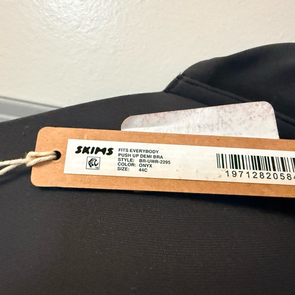 SKIMS Fits Everybody Demi Pushup - Picture 4 of 6